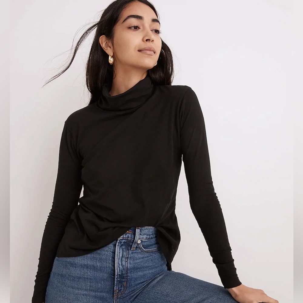 Madewell whisper cotton turtle neck size medium. New with tags